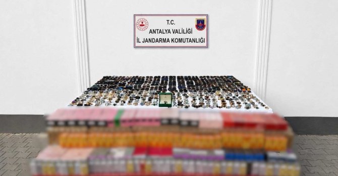 Kaçak parfüm, gözlük ve saat operasyonu