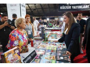 16. Antalya Kitap Fuarı’nda 67 yazar kitaplarını imzaladı