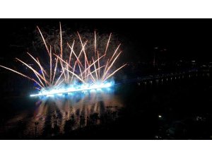 Adana’da dron, lazer ve havai fişek gösterisi görsel şölen oluşturdu