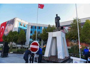 Muratpaşa’da ‘Ata’ Atatürk Kent Meydanı’nda anıldı