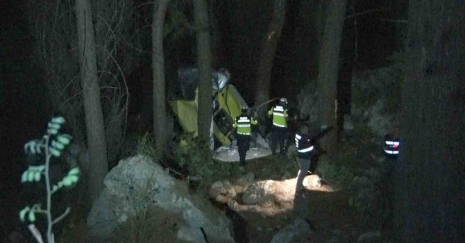 Antalya’da uçuruma yuvarlanan araçta ölen 3 kişinin cenazeleri ailelerine teslim edildi