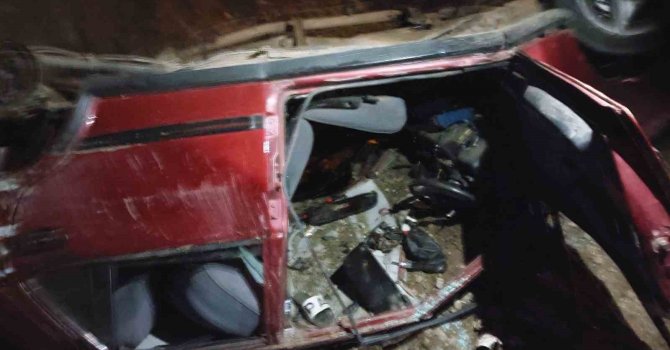 Osmaniye’de otomobil köprü temeline düştü: Küçük çocuk "Baban iyi" sözleriyle sakinleştirildi