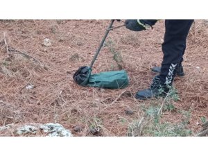 Evin girişinde bulunan yılan, itfaiye ekiplerince doğaya bırakıldı