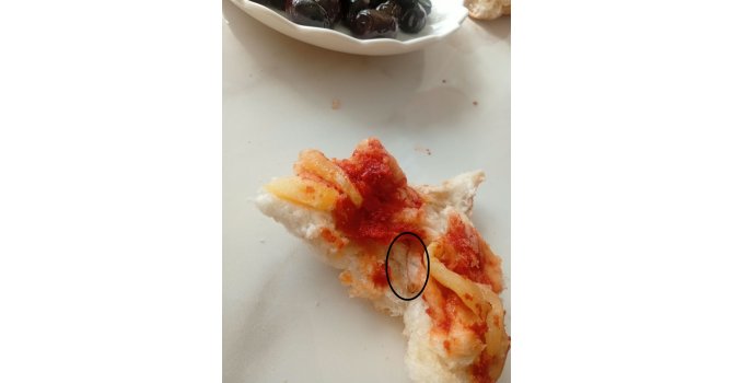 Oğlunun yediği ekmeğin içinden çatal iğne çıkan baba şikayetçi oldu