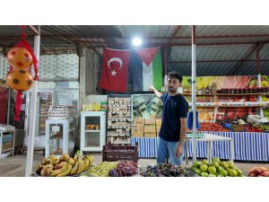 Hatay’da 3 yıldır marketine İsrail menşeli ürünleri sokmayan genç esnaf, dolabına boykot mesajı astı