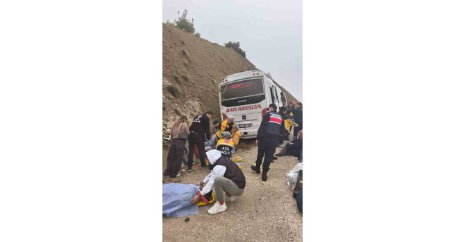 Korkuteli-Fethiye yolunda midibüs kazası: 9 yaralı