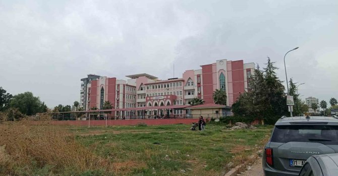 Adana’da okulda dedikodu kavgası: Kız öğrenci arkadaşını ekmek bıçağıyla yaraladı