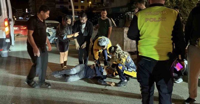 Gazipaşa’da alkollü motosiklet sürücüsü otomobile çarptı