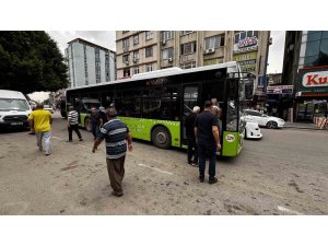 Belediye otobüsünün tekerleği çıktı, vatandaşlar bakım çağrısı yaptı