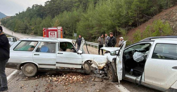 Kozan’da trafik kazası: 1 ölü, 2 yaralı