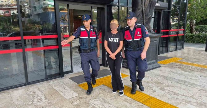 Polonyalı turist, alkollü kocasını iterek odaya çıkarmaya çalışırken ölümüne neden oldu