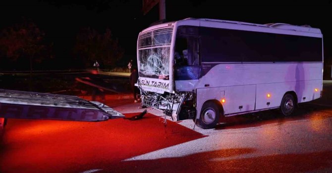 Isparta’da tarım işçilerini taşıyan midibüs ile tır çarpıştı: 17 yaralı