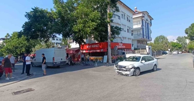 Aynı kavşakta yaşanan onlarca kaza mahalle sakinlerini isyan ettirdi