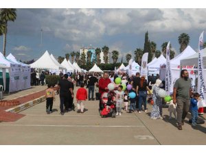 Adana’da aileler bağımlılığa karşı festivalde buluştu