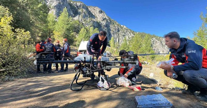 Yazılı Kanyon’da mahsur kalanlar için dev milli dron ile erzak gönderiliyor