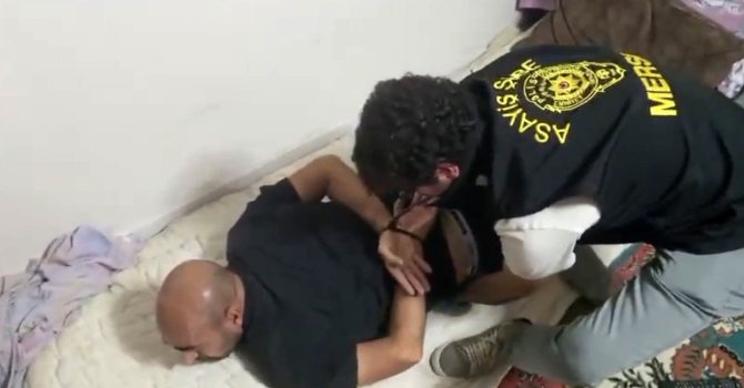 Mersin’de 79 ve 28 yıl hapis cezasıyla aranan 2 hükümlü yakalandı