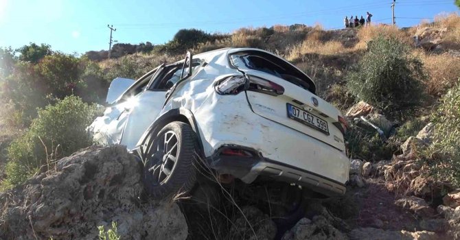Kontrolden çıkan araç 30 metreden yuvarlandı: 1 yaralı