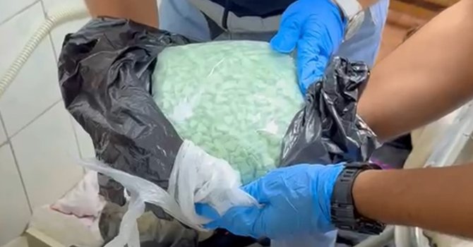Fırındaki dolabın çekmecesinden binlerce uyuşturucu hap çıktı