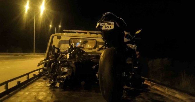 Seyir halindeki 2 motosiklet çarpıştı, sürücüler yaralandı