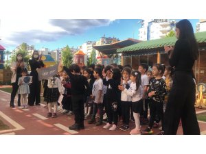 Oyun Koleji öğrencileri Atatürk’ü andı