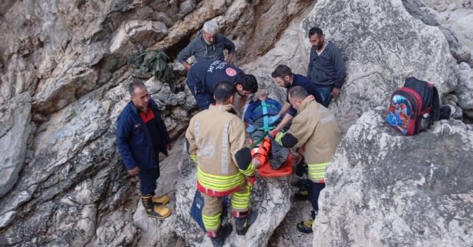 Balık tutmaya giderken kayalıklardan düşen şahıs yaralandı