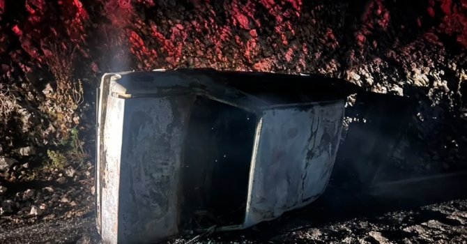 Finike’de devrilen aracın sürücüsü hayatını kaybetti