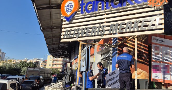 Antalya’da son kullanma tarihi geçmiş ürün satan market mühürlendi