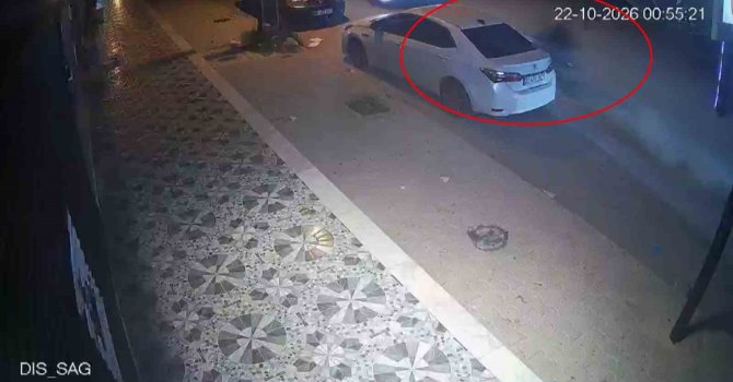 Çalıntı motosikletle polisten kaçan şahıs, metrelerce havaya uçtuktan sonra yaya olarak kaçışını sürdürdü