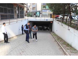 Otopark kavgası mahkemeye taşındı, molozlar araçları mahsur bıraktı