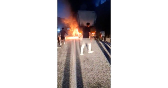 Isınan balatalar önce lastikleri sonra kamyonu yaktı