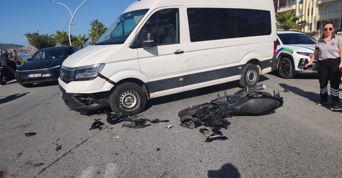 Alanya’da motosiklet ile minibüs çarpıştı: Üniversite öğrencisi genç kız hayatını kaybetti