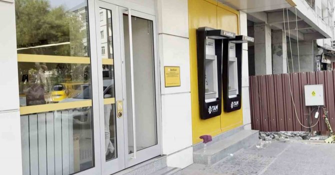 Kamu bankasına soygun girişimi: Hırsız gece saatlerinde camı kırıp bankaya girdi