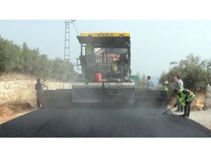 Akdeniz Belediyesi ilçenin dört bir yanında asfalt çalışmalarını sürdürüyor