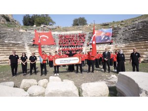 Osmaniye’de 103 öğrenci Cumhuriyet’in 103. yılını antik kentte kutladı