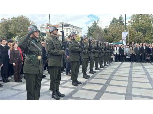 Burdur’da Cumhuriyet’in kuruluşunun 103. yılı çelenk sunma töreni ile başladı