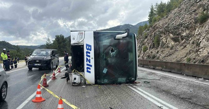 Burdur’da 1 kişinin öldüğü ve 8 kişinin yaralandığı otobüs kazasında sürücü tutuklandı