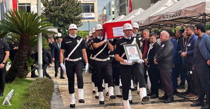 Hayatını kaybeden Muratpaşa Kaymakamı Kara gözyaşlarıyla uğurlandı