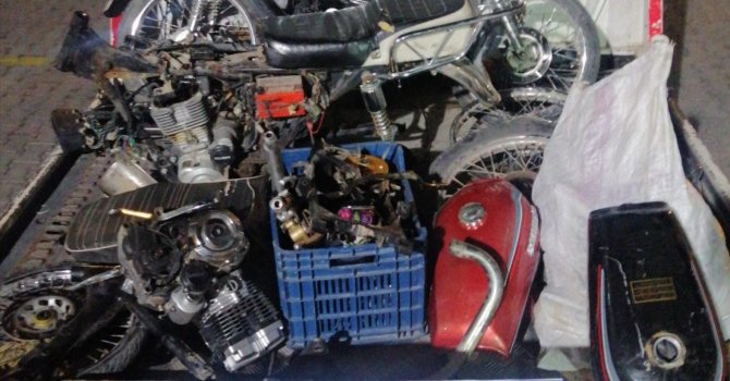Motosiklet hırsızları yakalandı