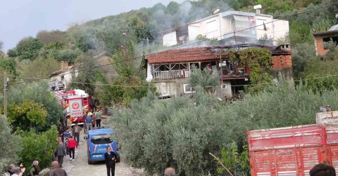 Benzin ile ocakta odun yakmak isterken evi yaktı