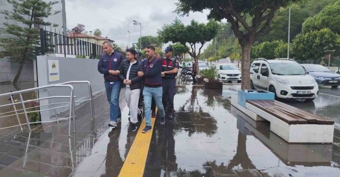 Plakasız motosikletle gelip kurşun yağdırdılar