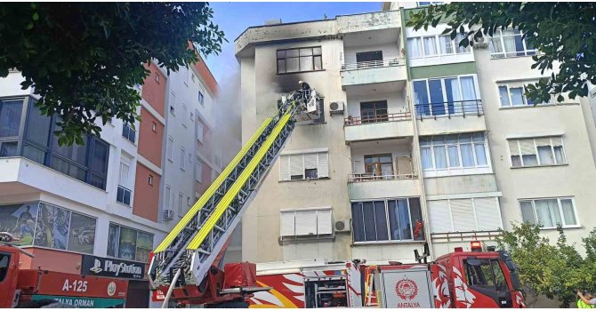 Antalya’da apartman yangını