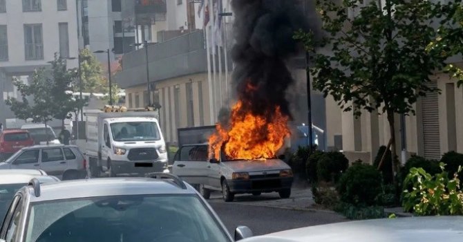 Kahramanmaraş’ta hareketli dakikalar: Seyir halindeki otomobil alev alev yandı