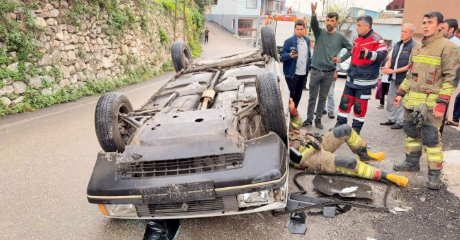 İskenderun’da ters dönen otomobilin sürücüsü yaralandı