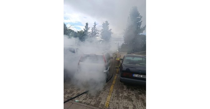 Hastane otoparkında korku dolu anlar, otomobil alevlere teslim oldu