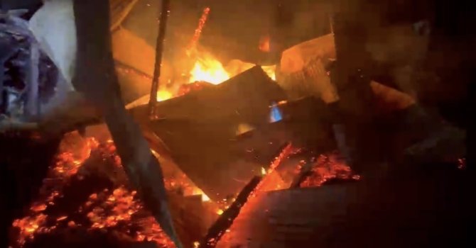 Osmaniye’de samanlık yangını itfaiye ekiplerince söndürüldü