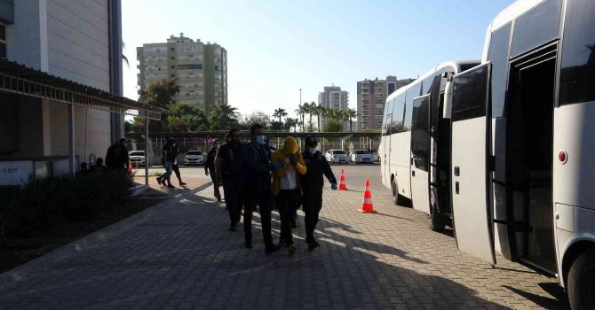 Sosyal medya dolandırıcıları adliyeye sevk edildi