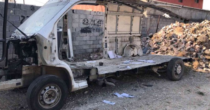 Hacizli araçları parçalayıp, satarken suçüstü yakalandı