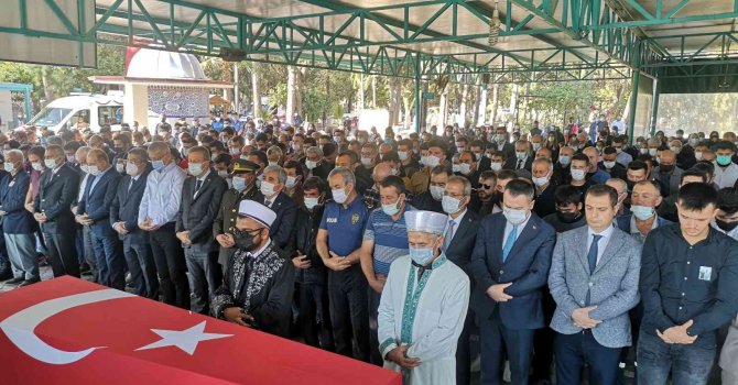 Görev başında kalp krizi geçirerek şehit olan er toprağa verildi