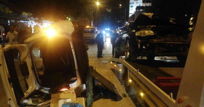 Otomobil ile hafif ticari araç çarpıştı: 3 yaralı