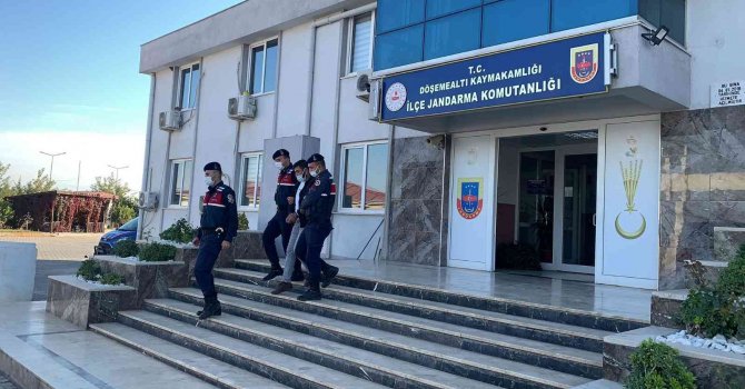 Jandarmanın kimlik kontrolünde 4 ayrı suçtan aranan şahıs yakalandı